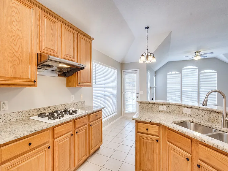 2509 Hunters Run Dr — Photo 9