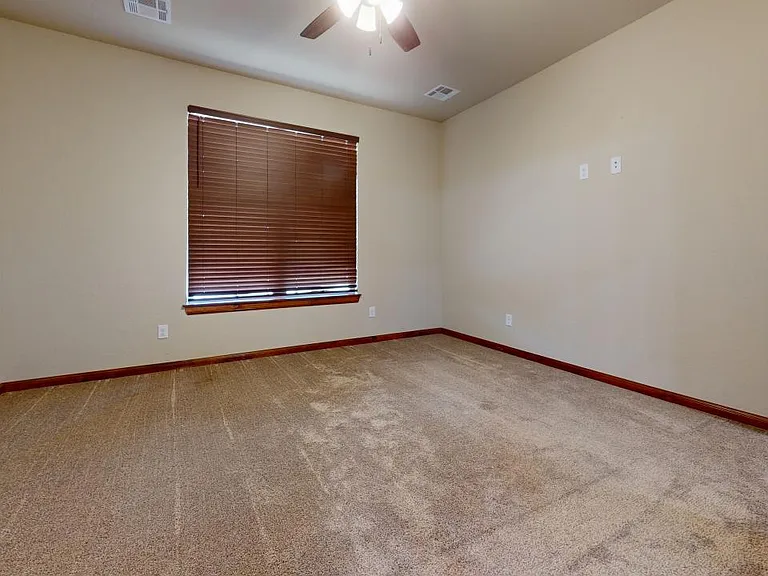 12832 Sierra Ln — Photo 11