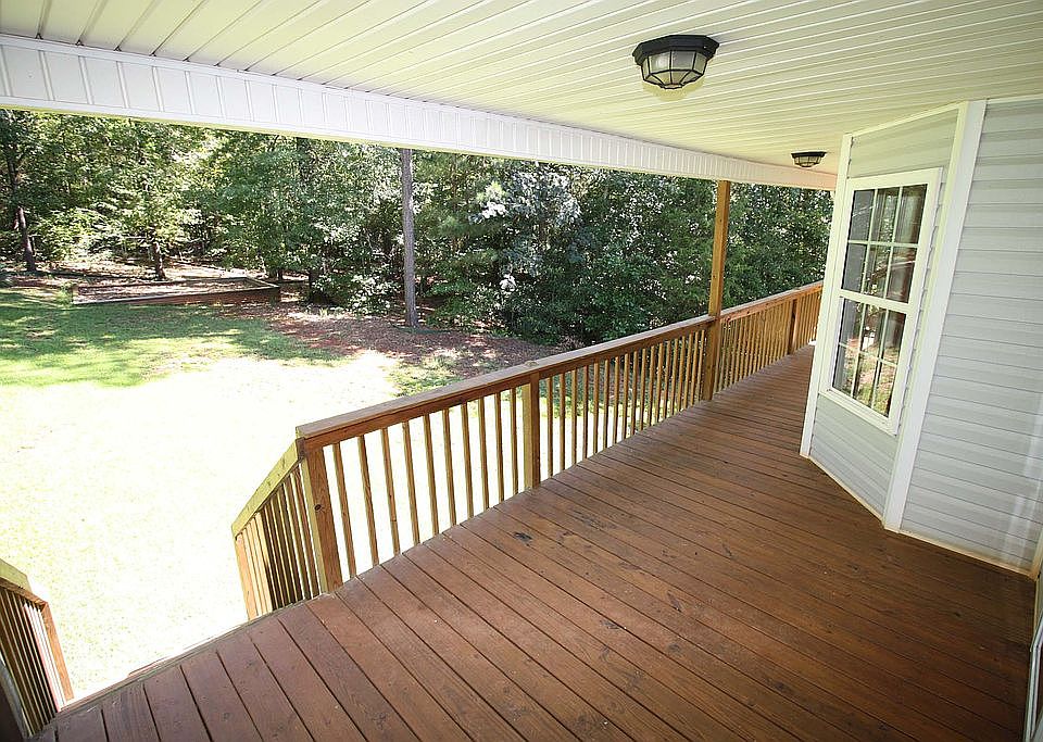 2nd image of 211 Lake Forest Dr