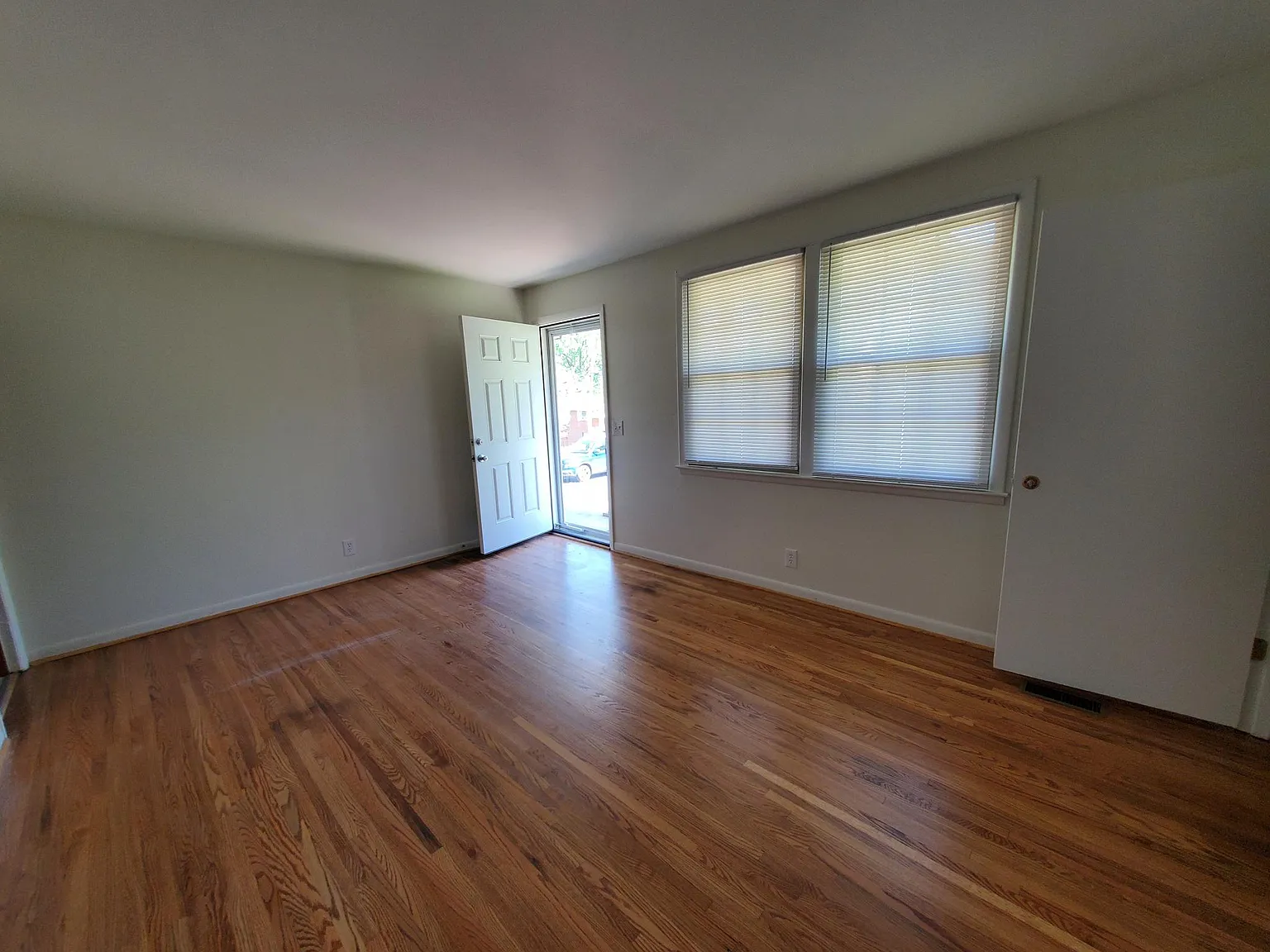 3 bed, 1450 sqft, $1,950 — Photo 3