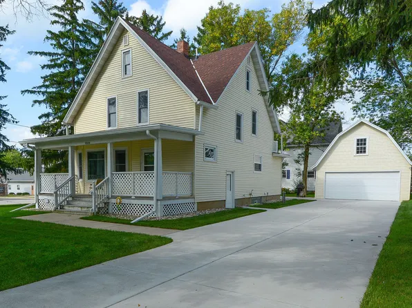 W2476 Elm St, Ashippun, WI 53003