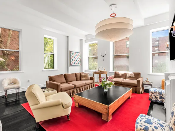 155 Perry Street image 1 of 9