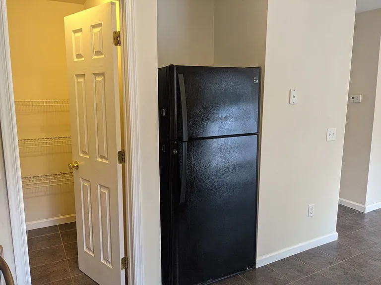 225 Crown Ct — Photo 19