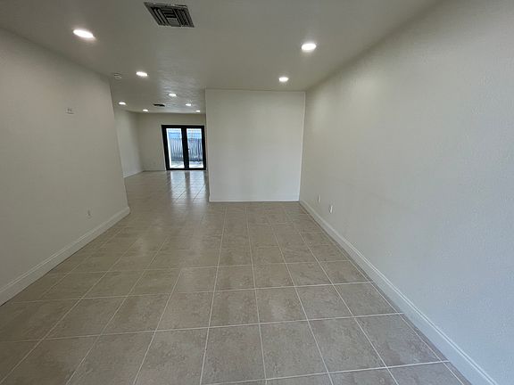 4th image of 933 SW 119th Ct