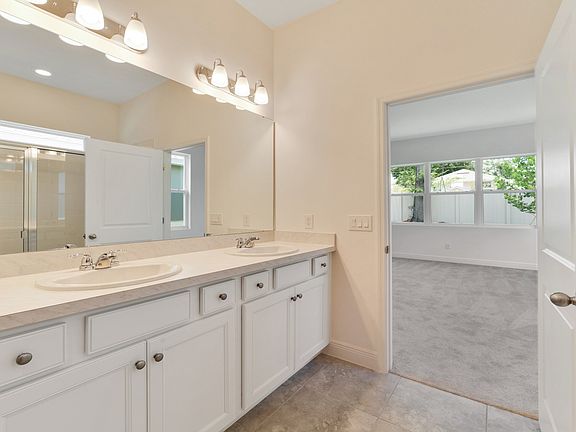 Owner s bath with dual sinks