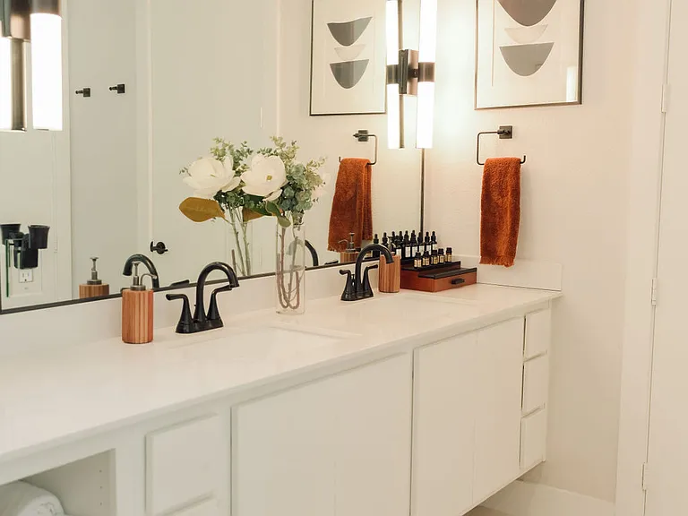 Primary bath with dual sinks.