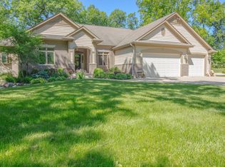 1520 Prestwick Pl, Lake Geneva, WI 53147