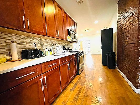 2nd image of 1035 Jefferson Ave #2G