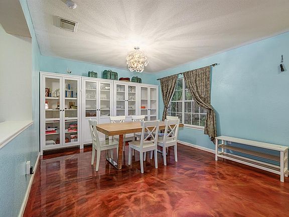 Beautiful formal Dining room