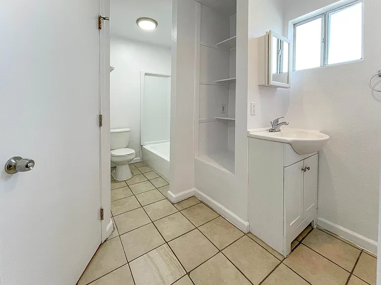 6606-6610 Brynhurst Ave #6608-C — Photo 10