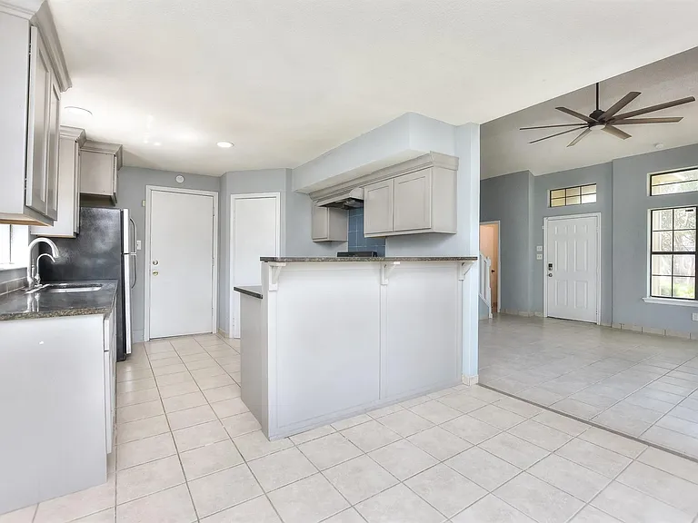 1202 Southwalk St — Photo 11