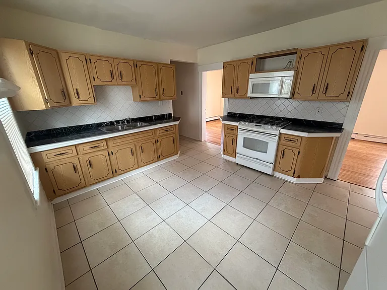 194 Sheridan St — Photo 1