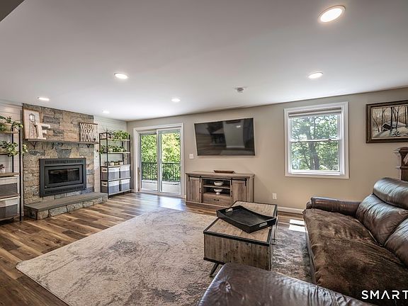 4th image of 394 Brainard Hill Road