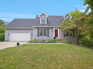 415 Amberwood St, Auburn Hills, MI