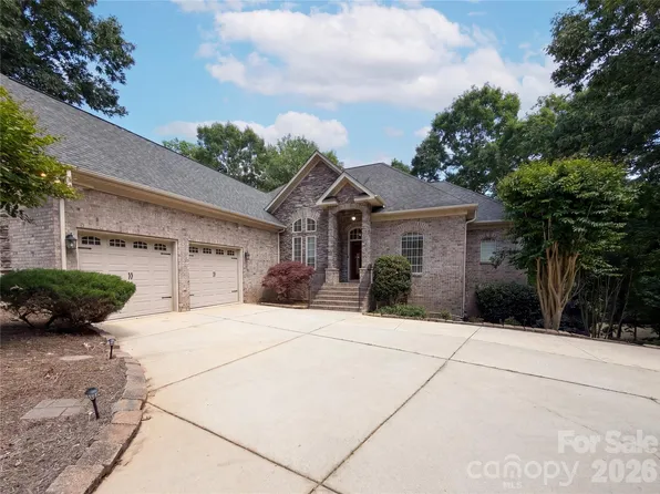 304 Catawba Crest Ln, Lake Wylie, SC 29710