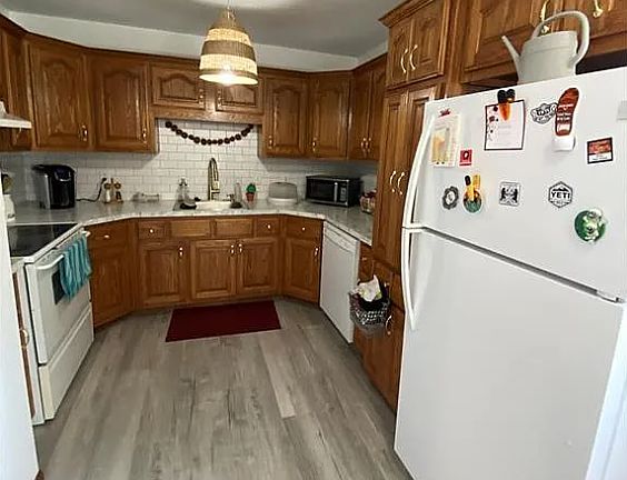 4th image of 111 W 9th St APT 6