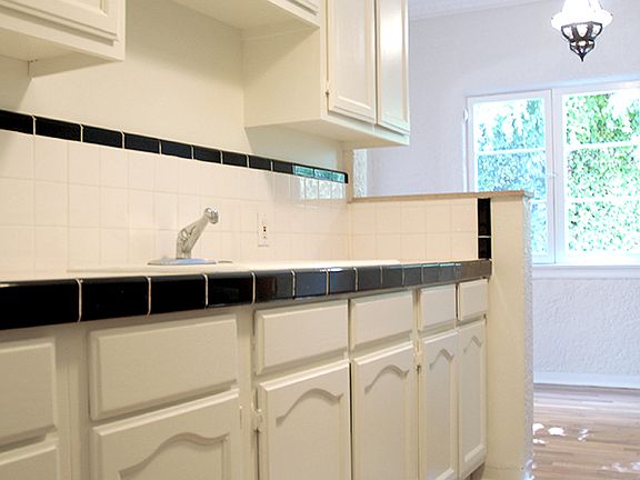 4th image of 1226 N Havenhurst Dr APT 6