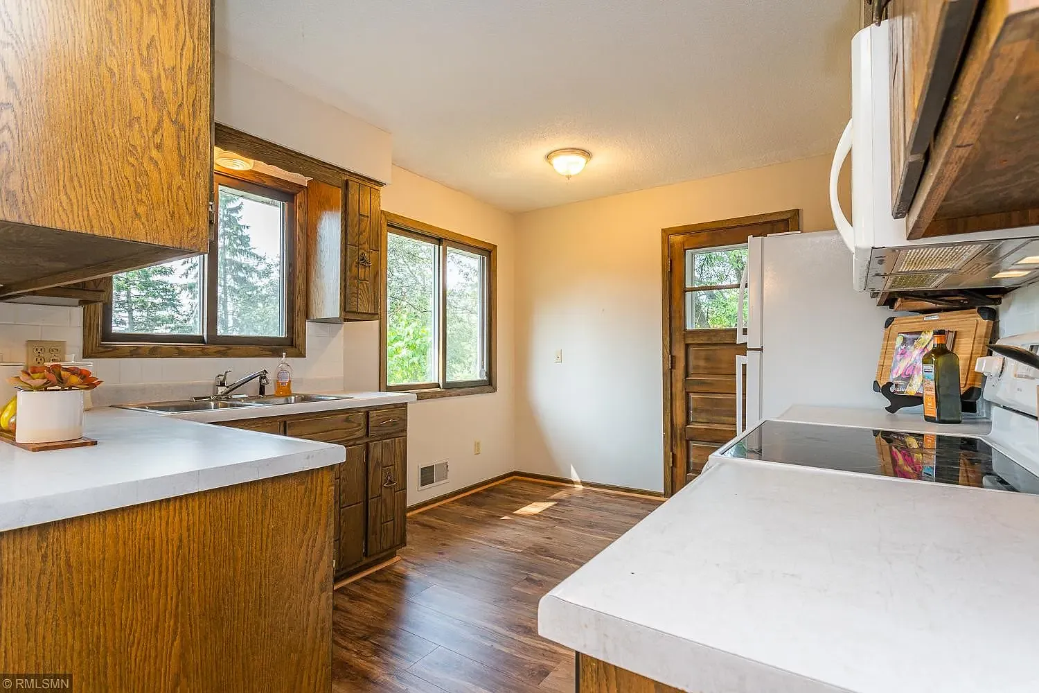 4 bed, 2300 sqft, $2,600 — Photo 3