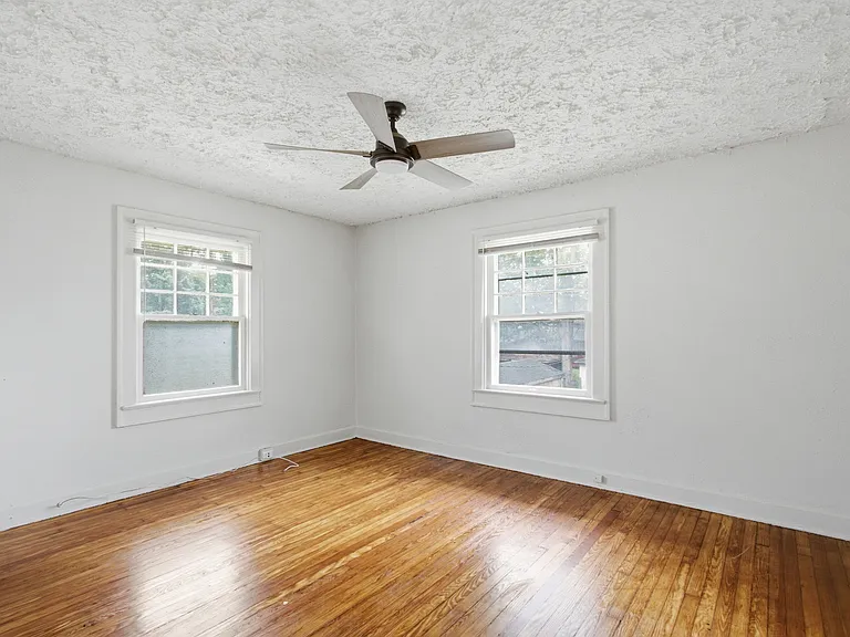 825 E 36th St — Photo 33