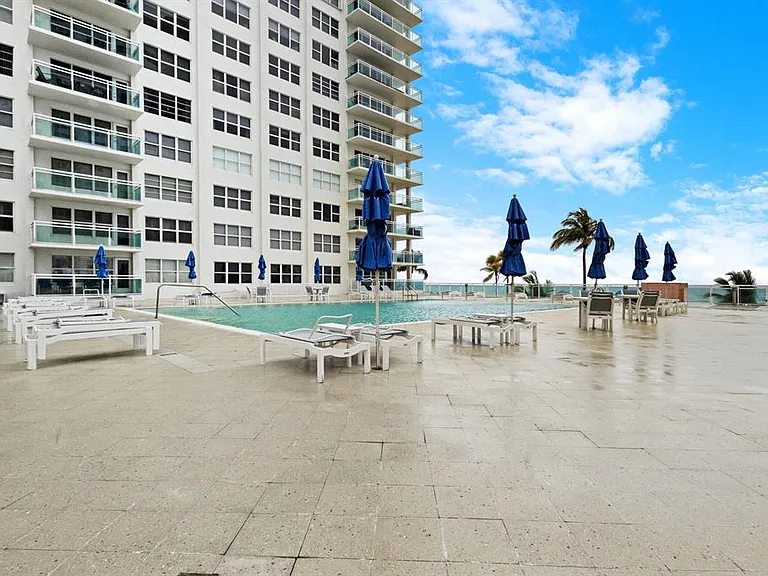 3900 Galt Ocean Dr #2114 — Photo 28