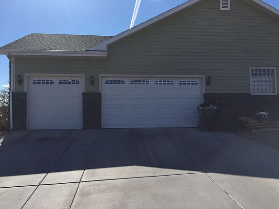 Garage on side