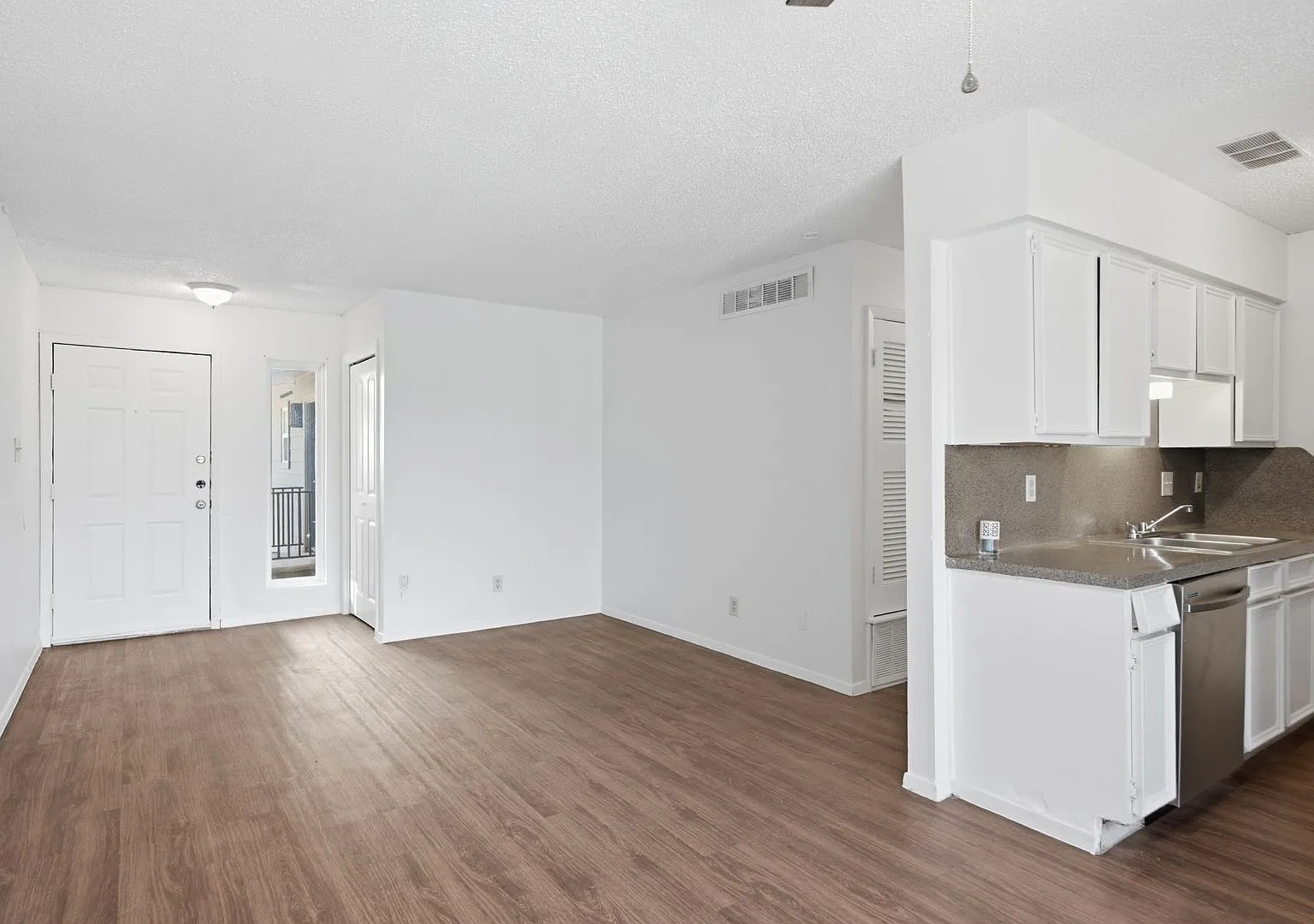 Central Austin One Bedroom Gem - Walk to Central Market! — Photo 2