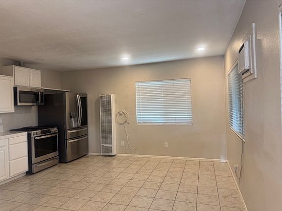 3rd image of 4036 Pedley Ave #B