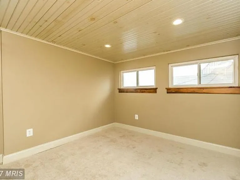 30 E Heath St #PRIMARYROOM — Photo 11