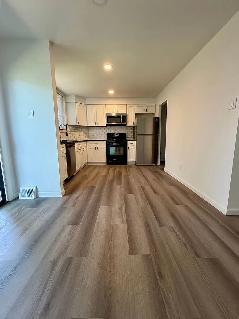 Charming 3-Bedroom Home in Lower North Philadelphia. Available NOW! — Photo 4