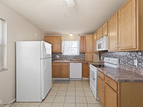 5th image of 2706 Crystal Dr