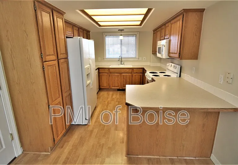 716 Kimberly Ct — Photo 5