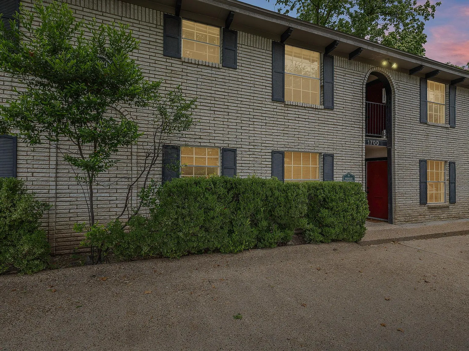 1 bed, 1.0 bath, 1080 sqft, $1,600 — Photo 2