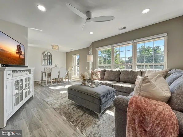 9286 Cardinal Forest Ln #C-301, Lorton, VA 22079