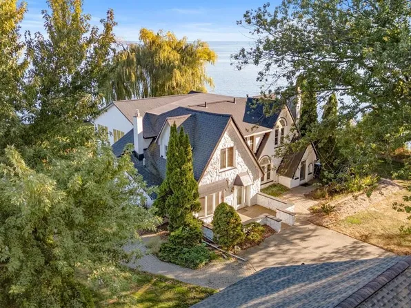 27927 Ponchartrain St, Harrison Township, MI 48045