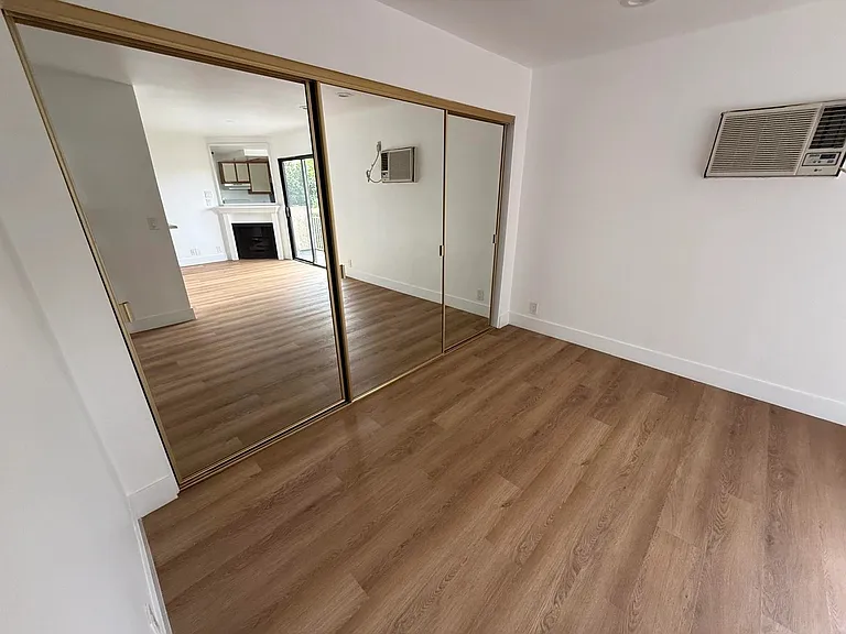 1321 N Vista St #206 — Photo 6