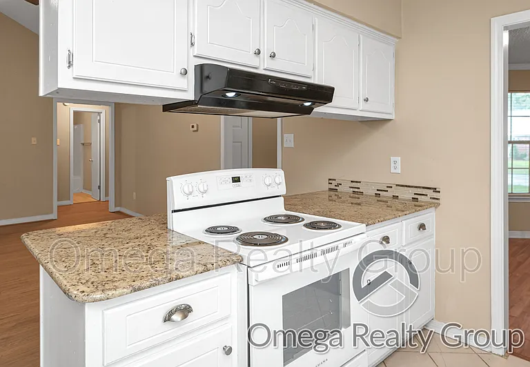 1380 Lexington Way — Photo 14