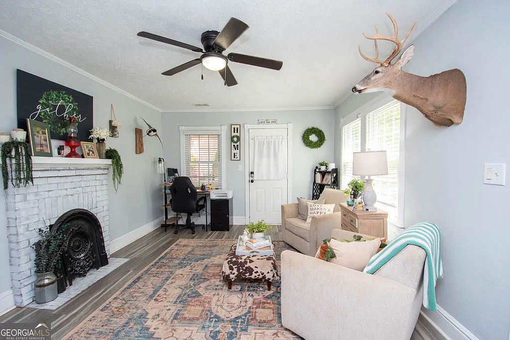 2 bed, 1.0 bath, 1241 sqft, $1,495 — Photo 3