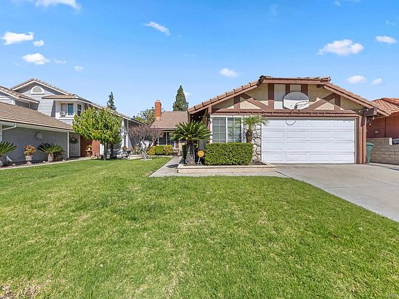 3rd image of 14444 Hillcrest Dr