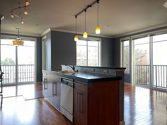 4th image of 124 Bellevue Ave E Unit 606