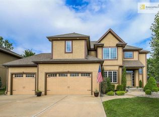 304 SE Golden Ln, Lees Summit, MO 64063