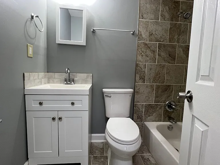 1008 Pelham St — Photo 13