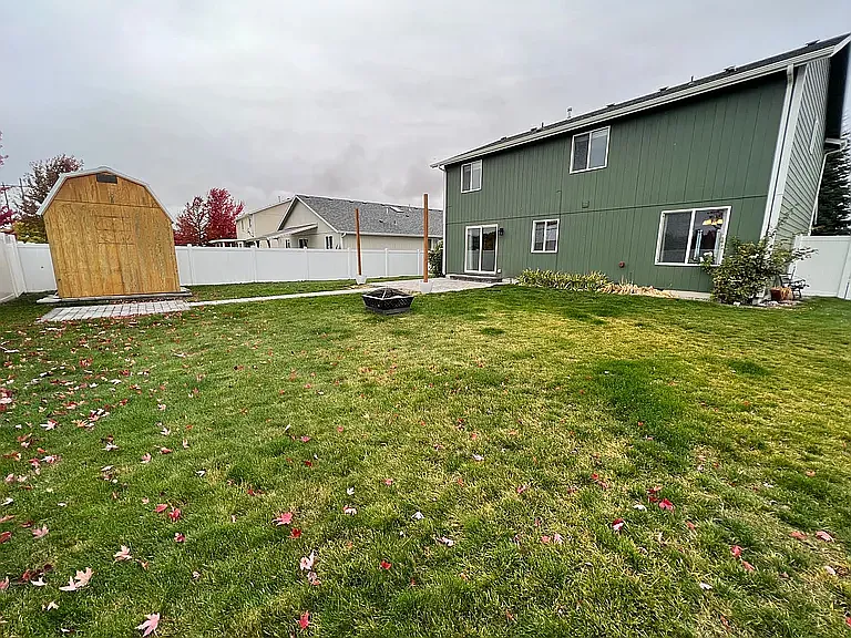 4 bed, 2.5 bath, 2205 sqft, $2,695 — Photo 2
