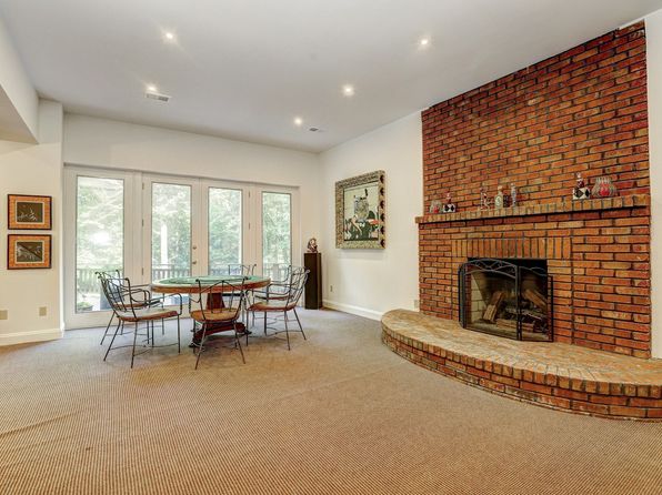 25 Highfield Ct #C