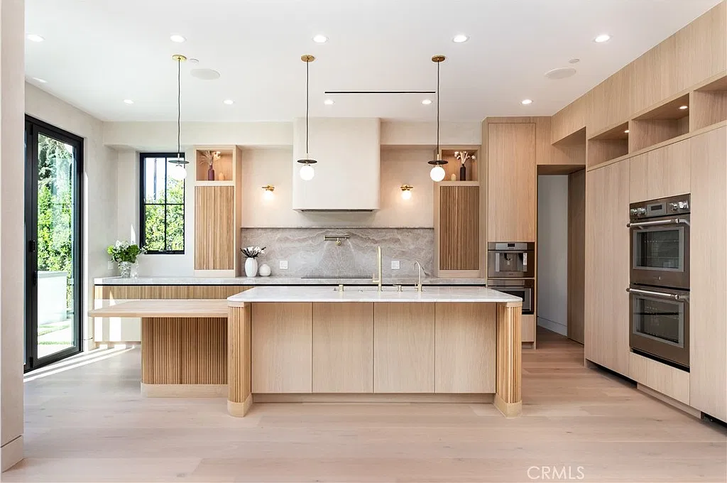 6 bed, 6.5 bath, 5015 sqft, $22,900 — Photo 4