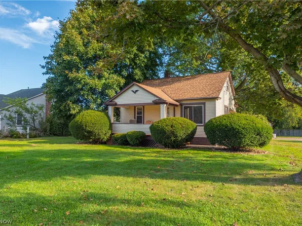 6077 Lake Ave, Elyria, OH 44035