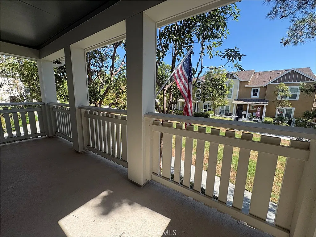 3 bed, 2.5 bath, 1578 sqft, $4,250 — Photo 3