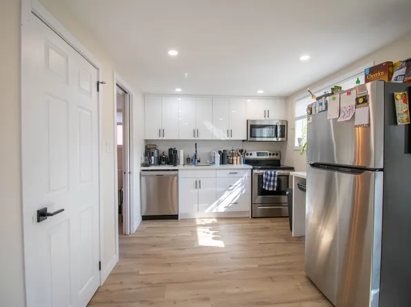44 Patricia Ave, Welland, ON L3C 1E8