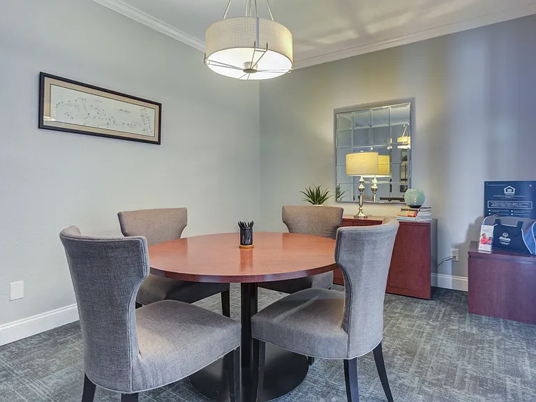 The Lakes of Schaumburg Apartment Homes — Photo 23