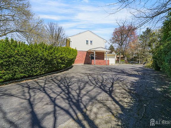 4th image of 292 Summerhill Rd