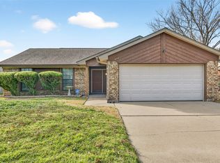 424 Benjamin Ln, Arlington, TX 76002